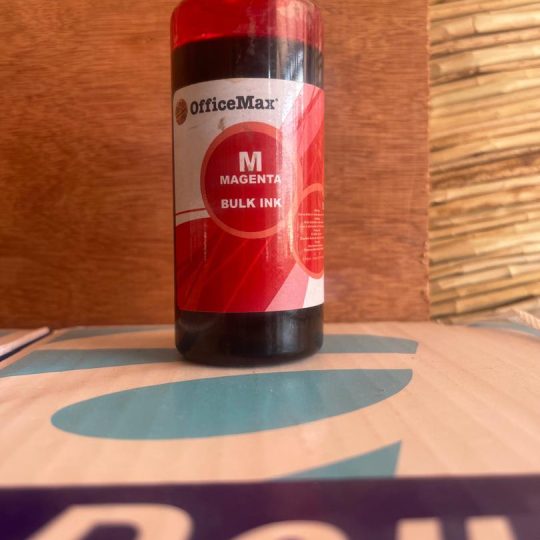 Tinta  office Max  vermelho